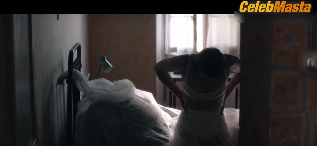 Marion Cotillard Flaunts Underwear Scene In From The Land Of - Photo 1 of 5 photo 4