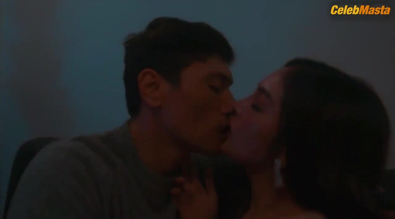 Chloe Jenna Bares Boobs Scene In Lampas Langit - Photo 1 of 5