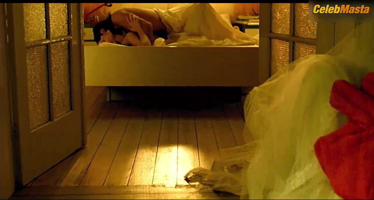 Marion Cotillard ’s Tits Scene From Love Me If You Dare - Photo 2 of 5