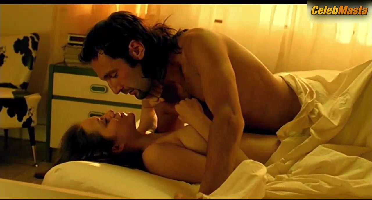 Marion Cotillard ’s Tits Scene From Love Me If You Dare - Photo 2 of 5 photo 4