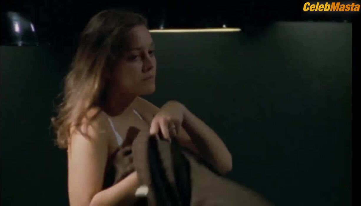 Anna Karina Marion Cotillard And ’s Boobs Scene In - Photo 1 of 5