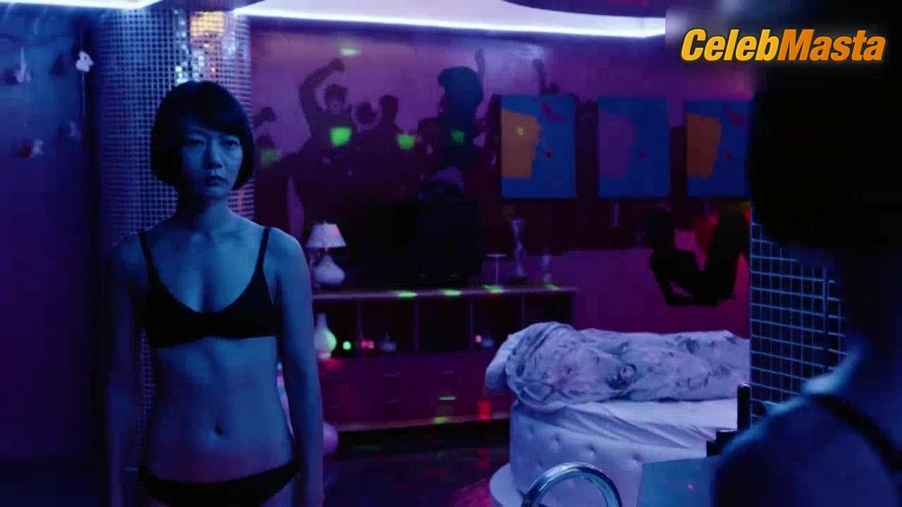 Doona Bae Displays Underwear Scene In Sense8 - Photo 2 of 5