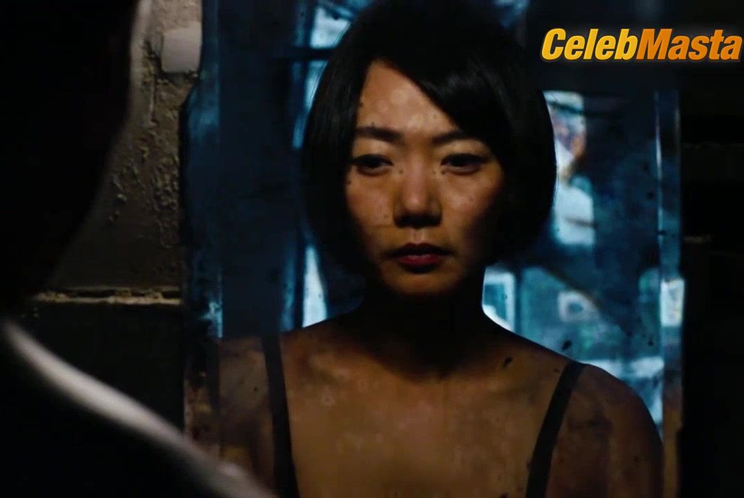 Doona Bae Displays Underwear Scene In Sense8 - Photo 2 of 5 photo 4