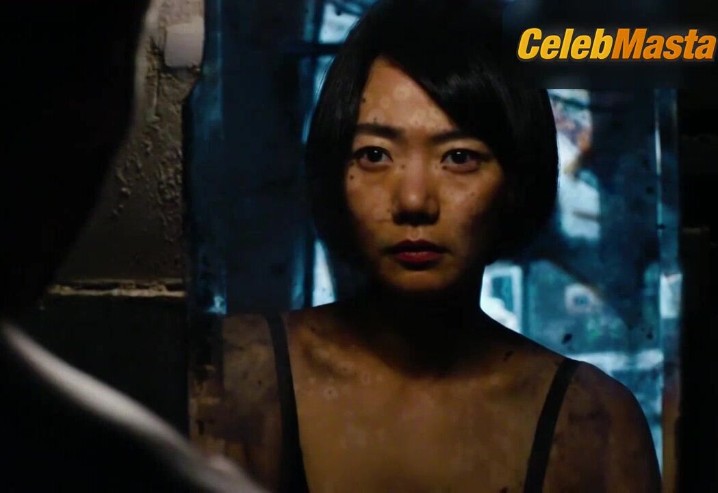 Doona Bae Displays Underwear Scene In Sense8 - Photo 2 of 5 photo 5