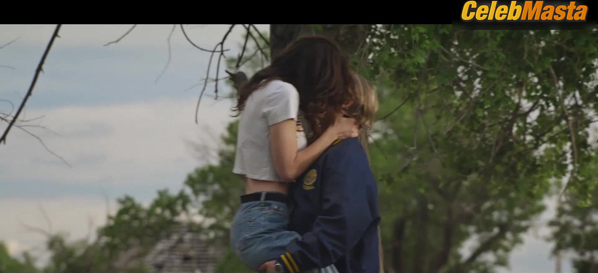 Phoebe Tonkin Hot Scene In The 8th Day - Photo 1 of 5