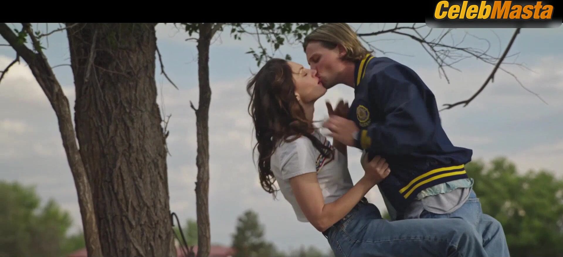 Phoebe Tonkin Hot Scene In The 8th Day - Photo 1 of 5 photo 2