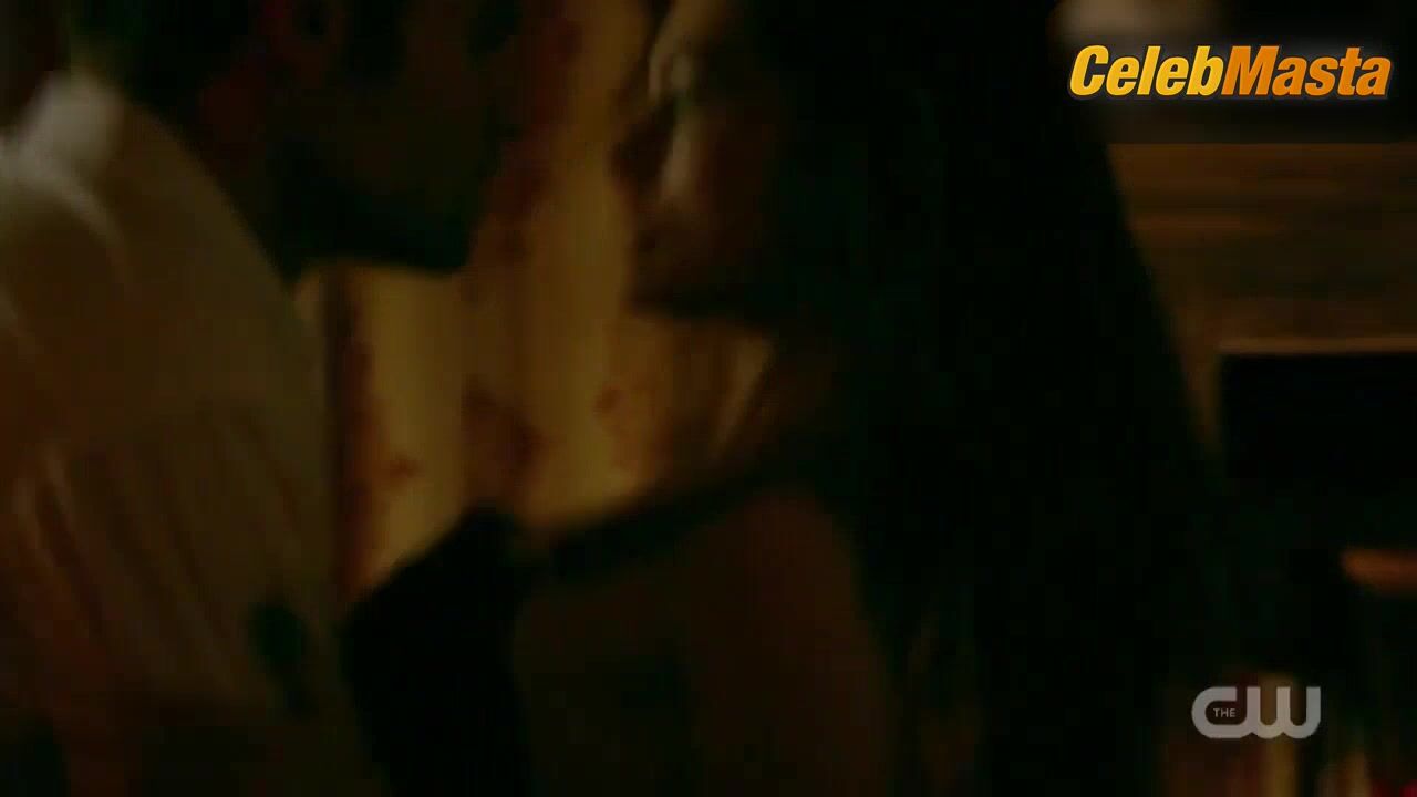 Phoebe Tonkin Underwear Scene From The Originals - Photo 1 of 5 photo 2