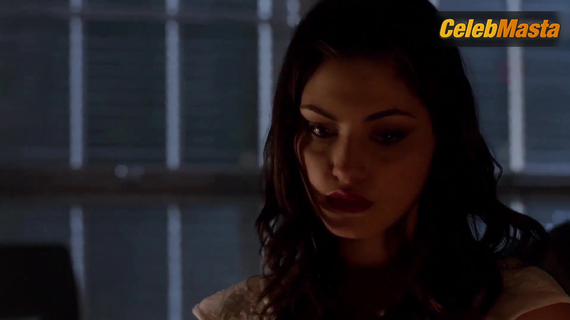 Phoebe Tonkin ’s Hot Scene In The Secret Circle - Photo 1 of 5