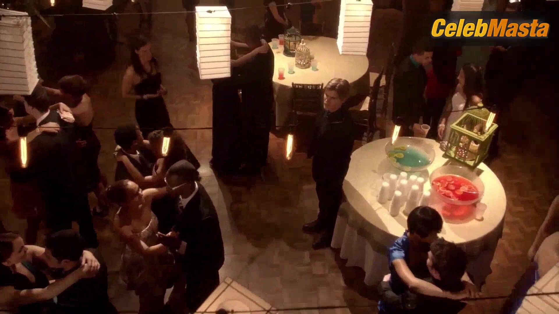 Phoebe Tonkin Bares Sex Scene In The Secret Circle - Photo 1 of 5