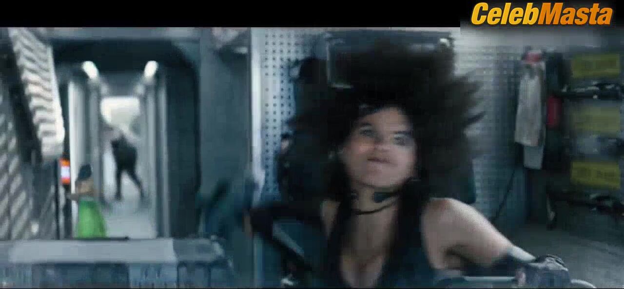 Zazie Beetz Sex Scene From Deadpool 2 - Photo 1 of 5