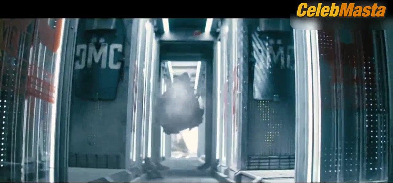 Zazie Beetz Sex Scene From Deadpool 2 - Photo 1 of 5 photo 2
