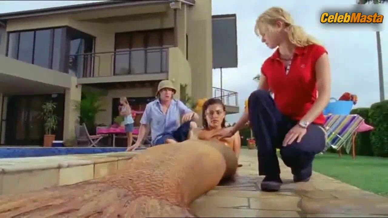 Phoebe Tonkin Bares Racy Scene In H2o Just Add Water - Photo 2 of 5 photo 5