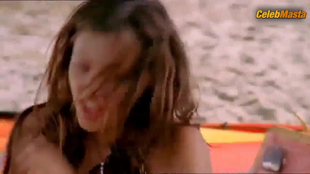 Phoebe Tonkin Shows Racy Scene In H2o Just Add Water - Photo 1 of 5 photo 5