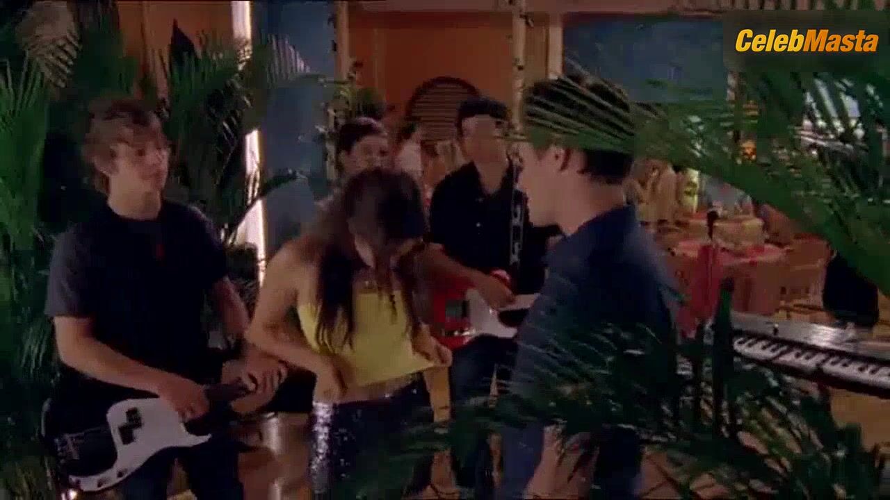 Phoebe Tonkin Seductive Scene In H2o Just Add Water - Photo 4 of 5 photo 1