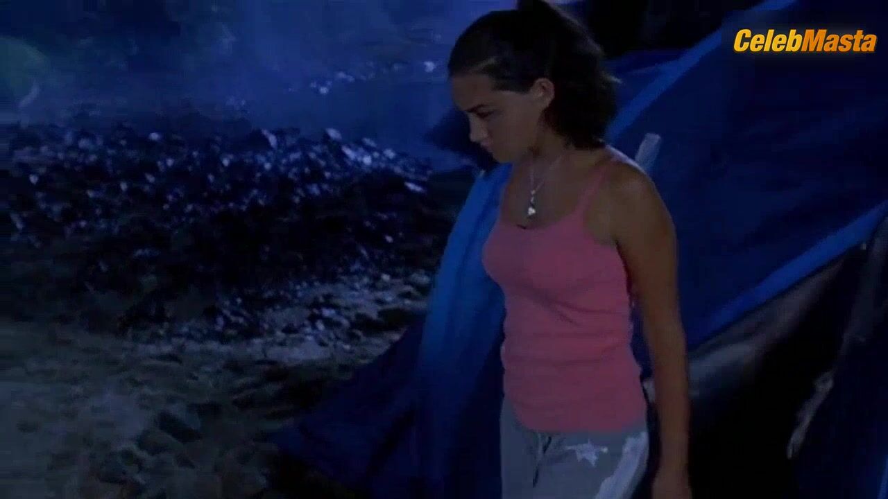 Phoebe Tonkin Displays Sex Scene In H2o Just Add Water - Photo 5 of 5 photo 1