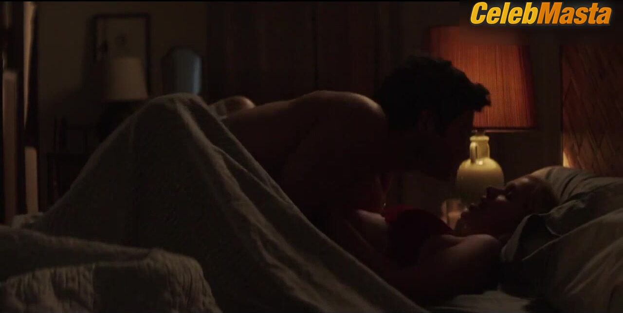 Elizabeth Lail Flaunts Underwear Scene In You - Photo 1 of 5 photo 5
