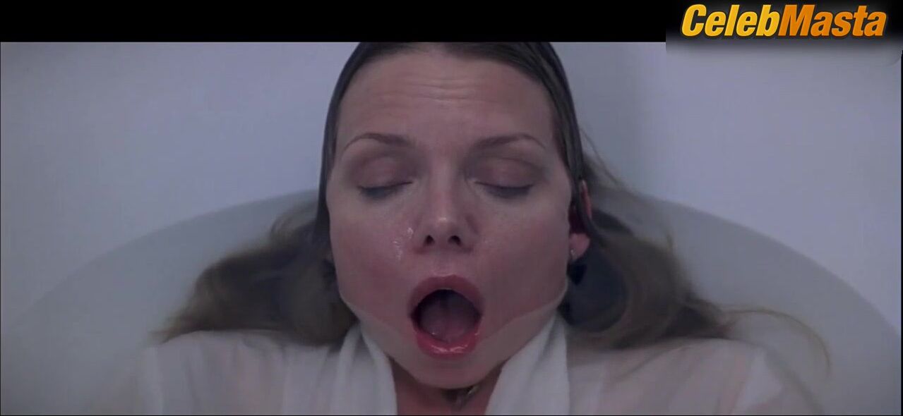 Michelle Pfeiffer Shows Off Sex Scene In What Lies Beneath - Photo 2 of 5 photo 1
