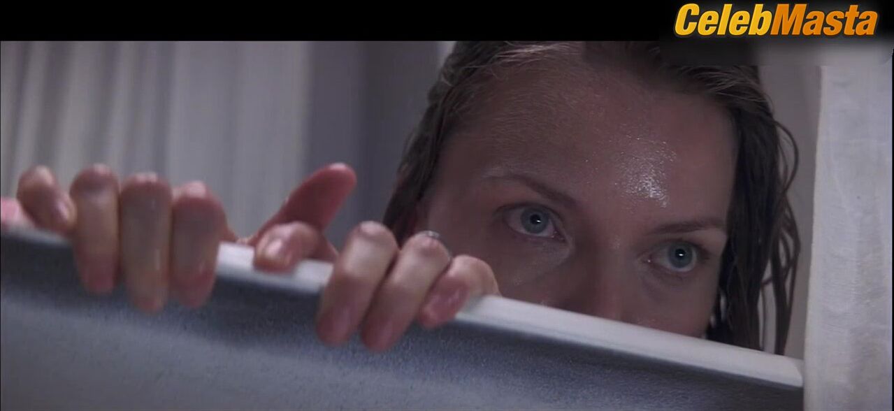 Michelle Pfeiffer Shows Off Sex Scene In What Lies Beneath - Photo 2 of 5 photo 5