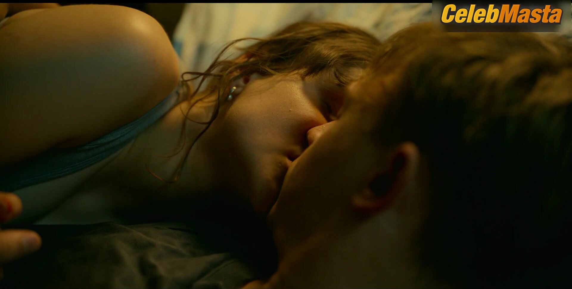 Lisa Vicari ’s Sex Scene In Isi & Ossi - Photo 2 of 5 photo 4