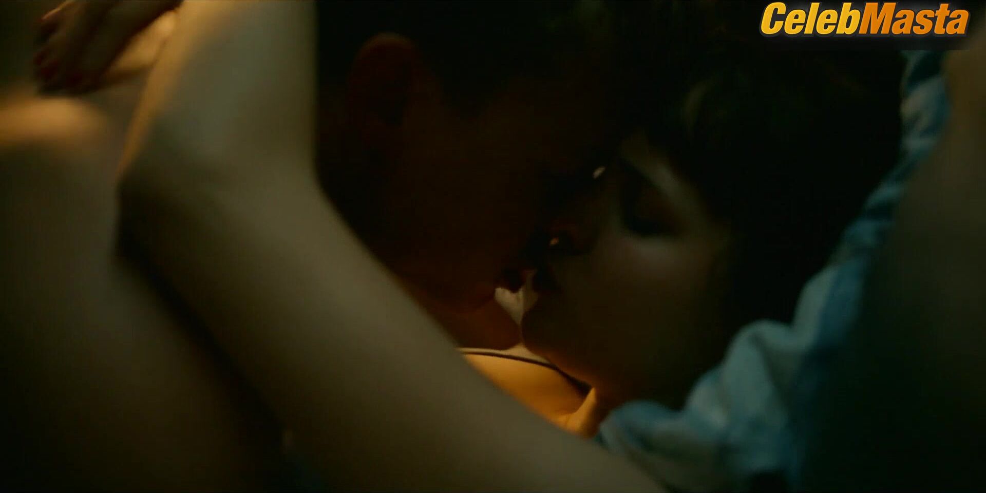Lisa Vicari ’s Sex Scene In Isi & Ossi - Photo 2 of 5 photo 5