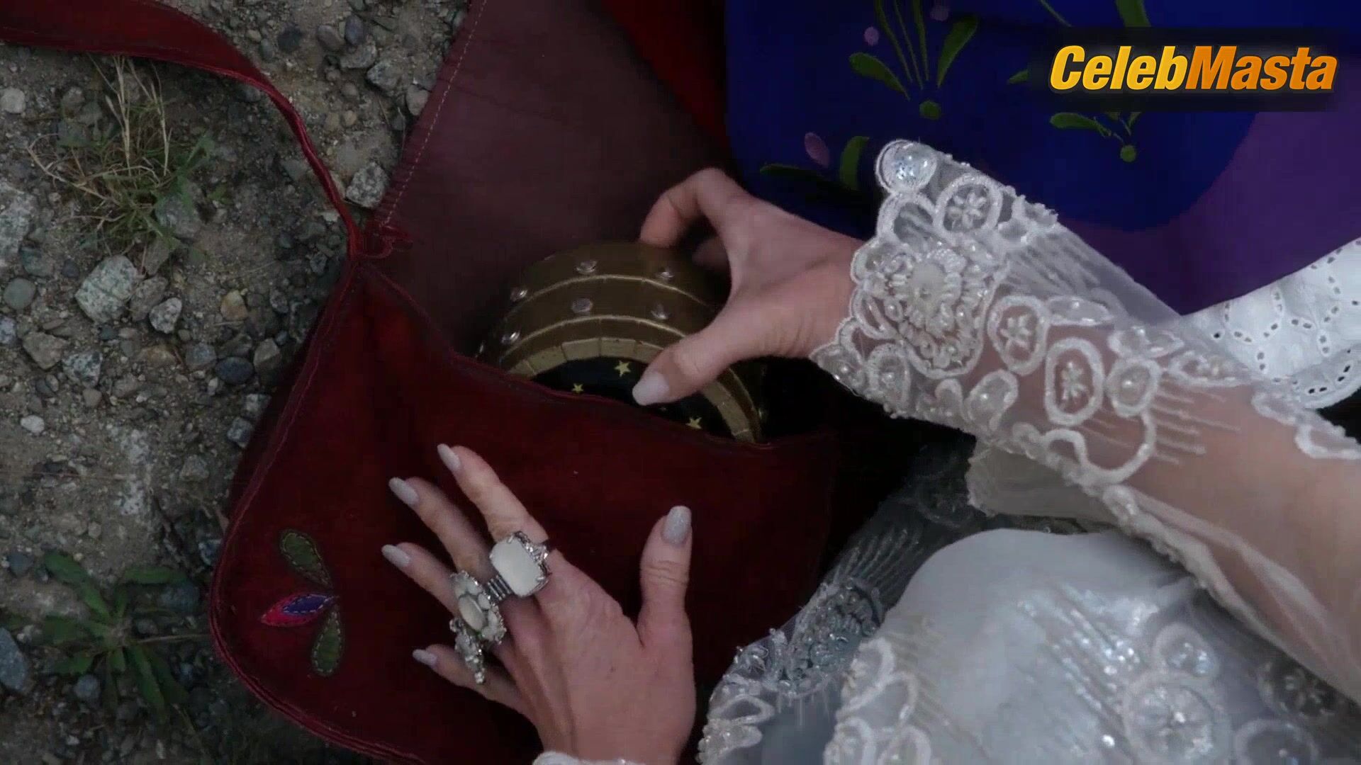 Elizabeth Mitchell ’s Sex Scene From Once Upon A Time - Photo 2 of 5 photo 1
