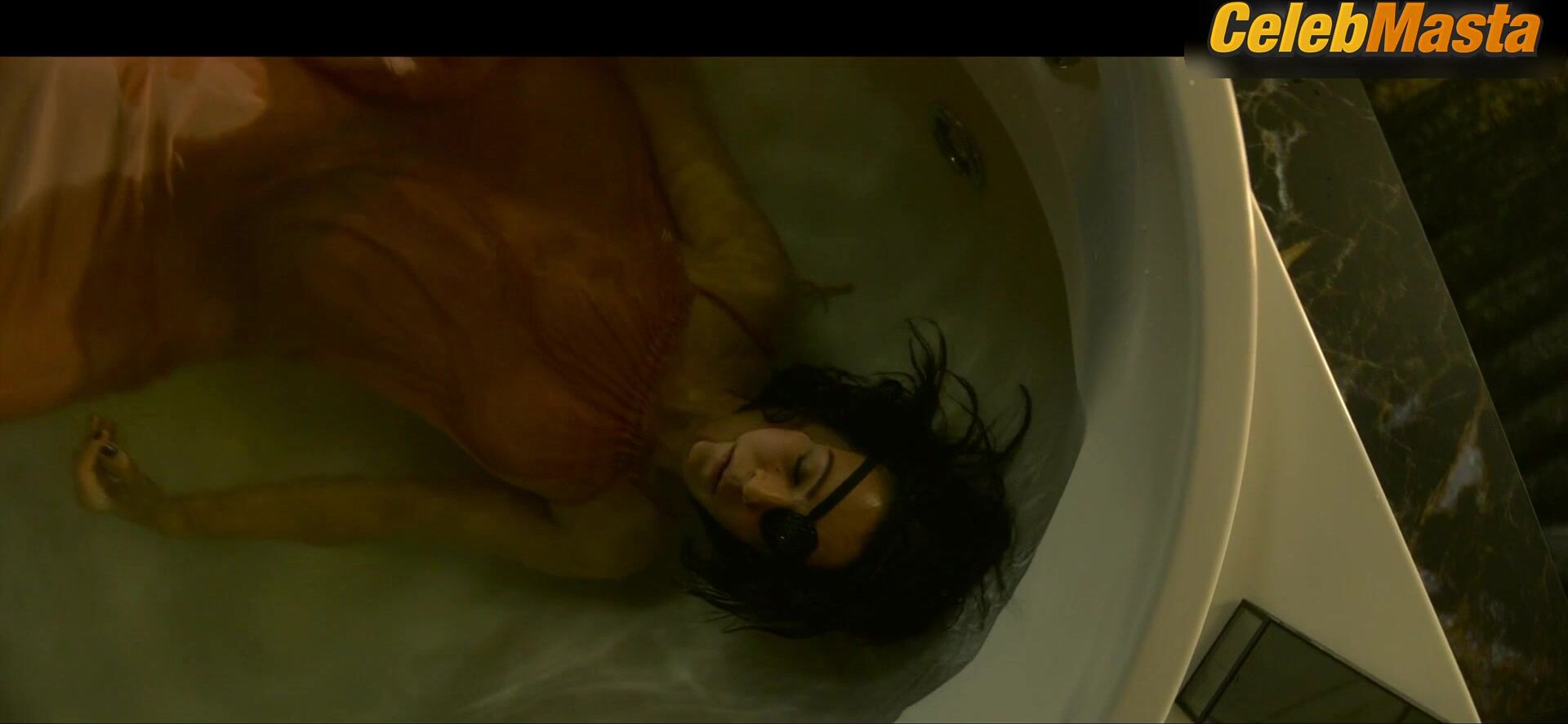 Veronica Sanchez Shows Sex Scene In Sky Rojo - Photo 2 of 5 photo 5