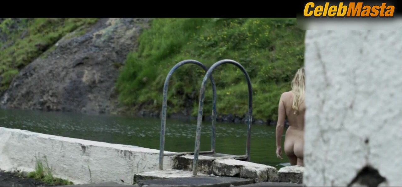 Maika Monroe ’s Underwear, Butt Scene In Bokeh - Photo 3 of 5 photo 4