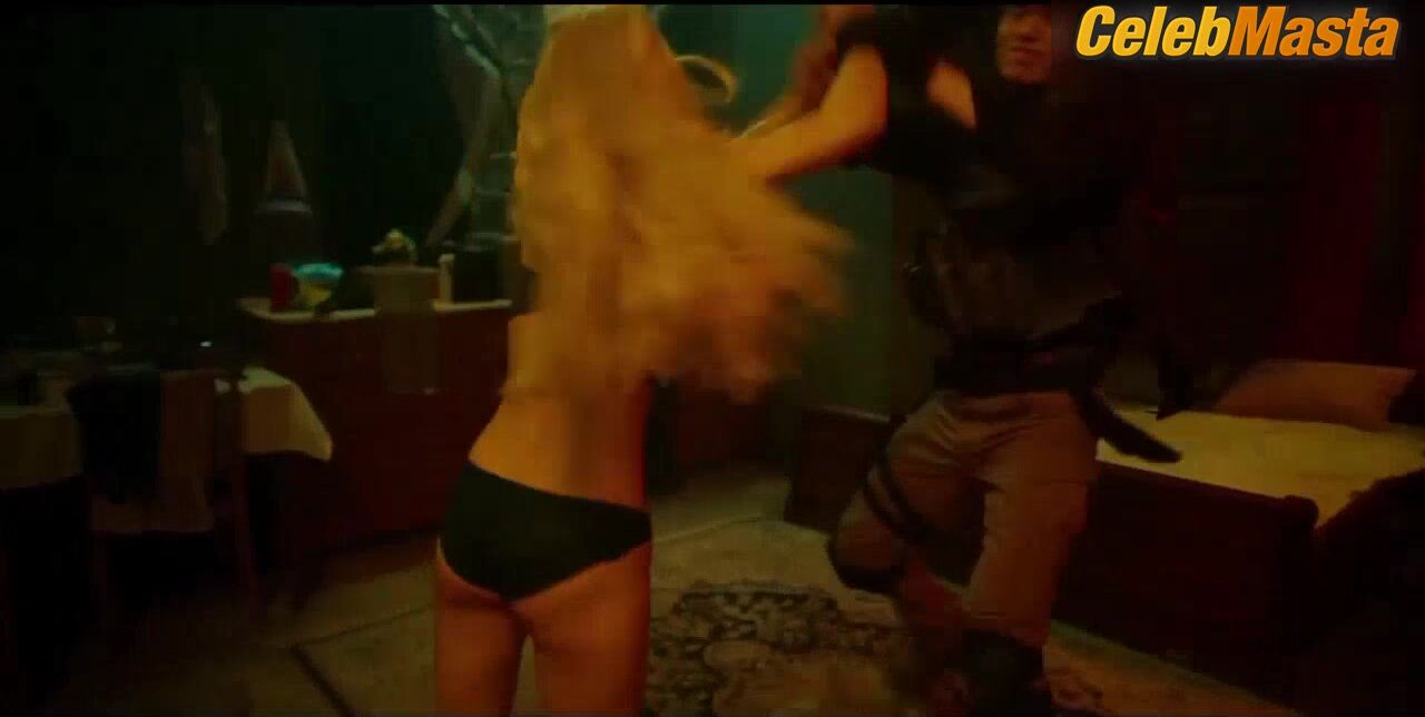 Geum Hannah Shows Boobs And Butt Scene In A Shop For - Photo 1 of 5