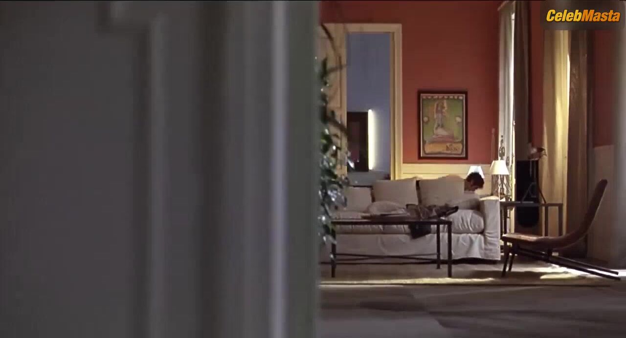 Veronica Sanchez Bares Breasts Scene In La Montaaa Rusa - Photo 2 of 5 photo 4