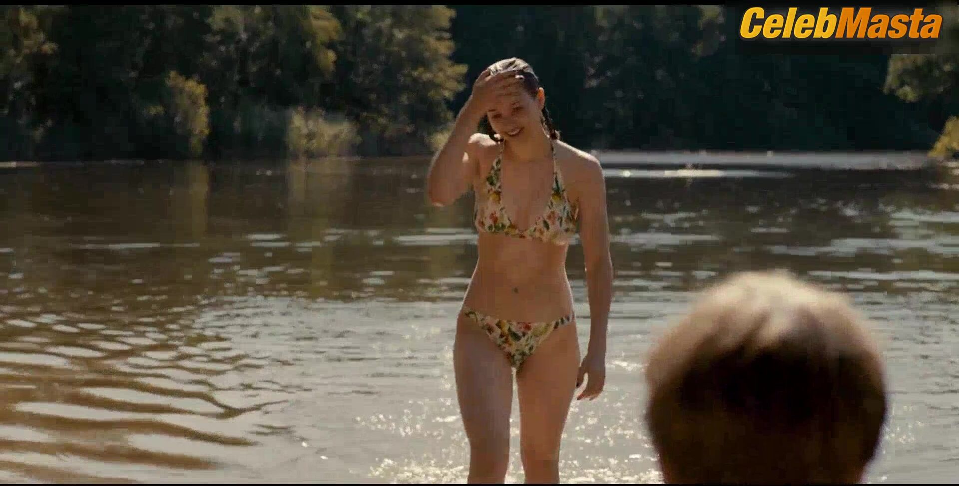 Lisa Vicari ’s Swimsuit Scene In Dark - Photo 1 of 5