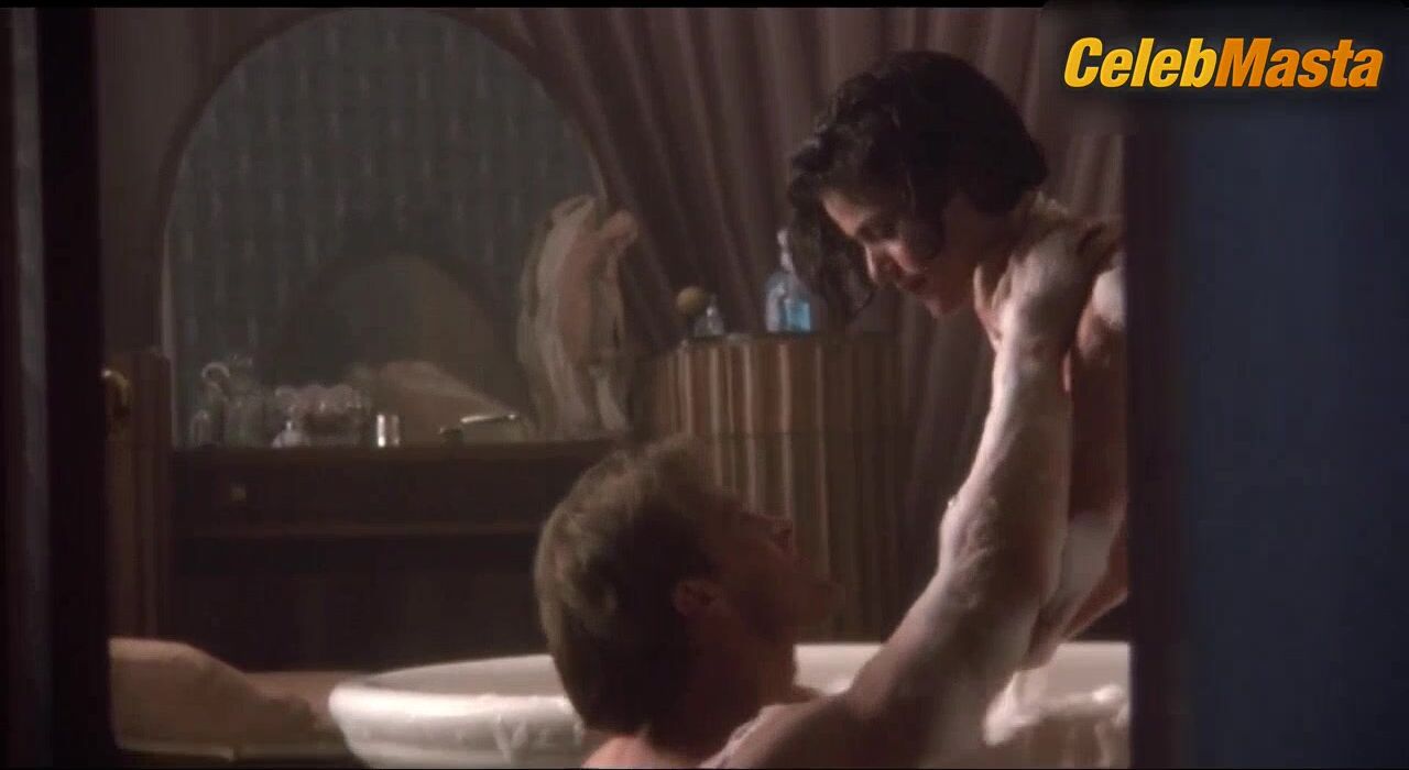 Linda Fiorentino Tits, Ass Scene From The Moderns - Photo 1 of 5 photo 2