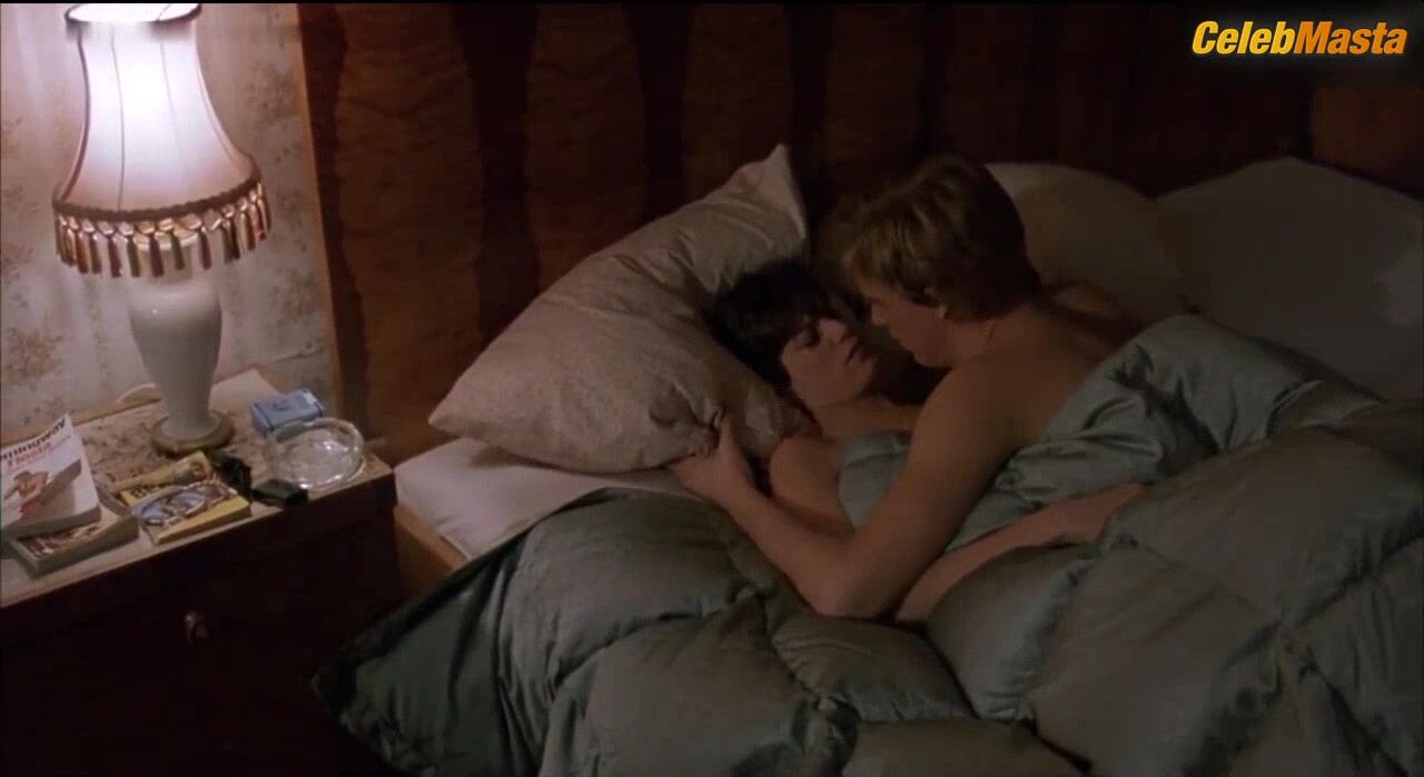 Linda Fiorentino Tits Scene From Gotcha - Photo 2 of 5 photo 4