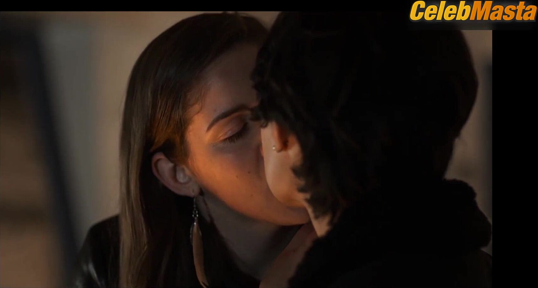 Brianna Hildebrand Jessica Lynn Skinner And Share Lesbian Scene - Photo 1 of 5 photo 4