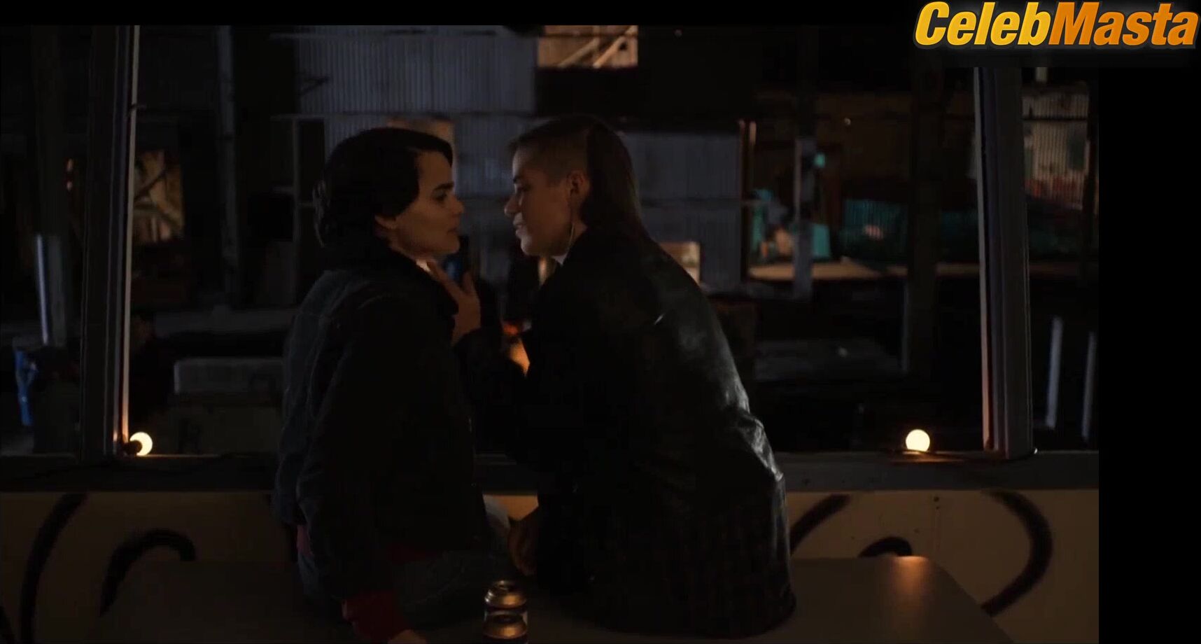 Brianna Hildebrand Jessica Lynn Skinner And Share Lesbian Scene - Photo 1 of 5 photo 5