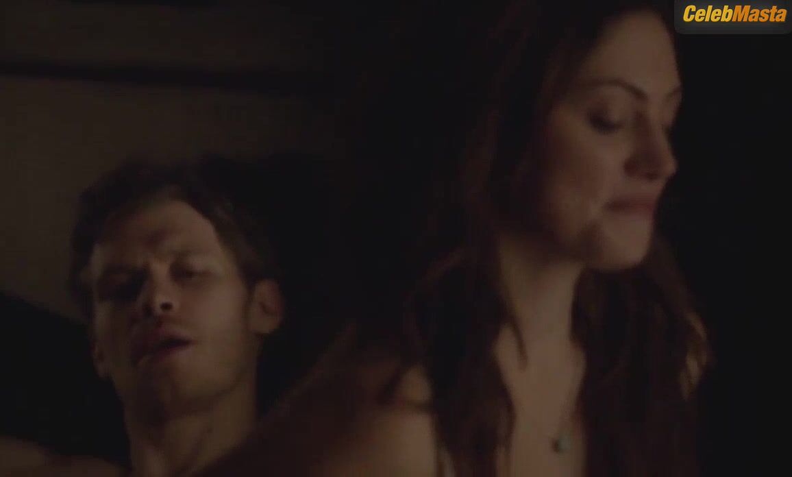 Phoebe Tonkin ’s Tits Scene In The Vampire Diaries - Photo 1 of 5