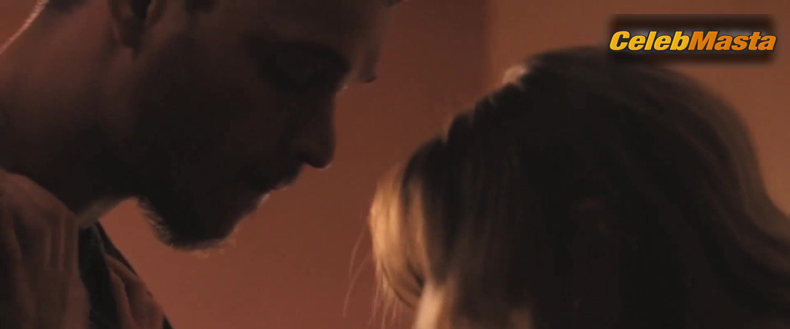 Maika Monroe Hot Scene In Reminders Of Him - Photo 2 of 5