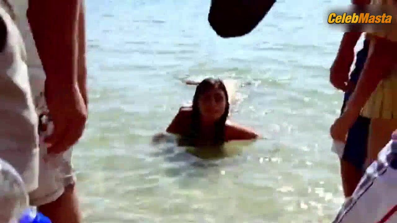Phoebe Tonkin Sex Scene From H2o Just Add Water - Photo 1 of 5 photo 2