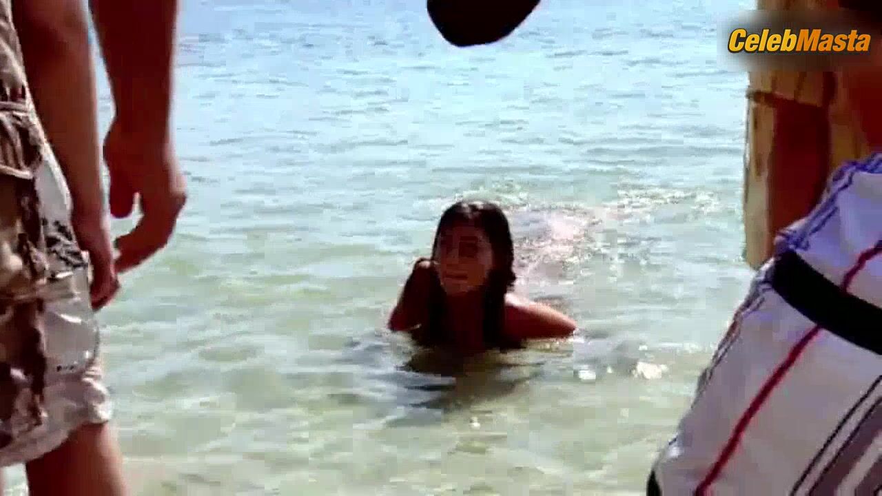 Phoebe Tonkin Sex Scene From H2o Just Add Water - Photo 1 of 5 photo 5