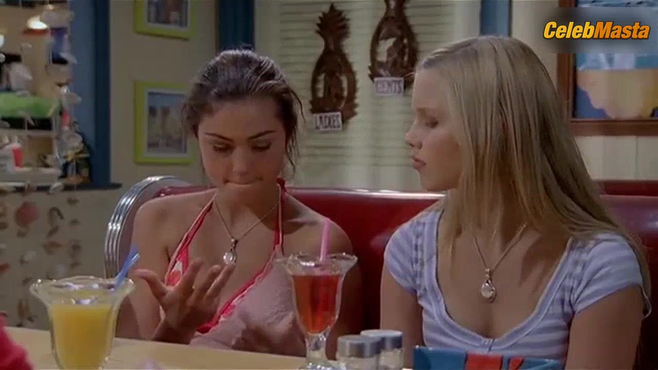 Phoebe Tonkin Shows Sex Scene In H2o Just Add Water - Photo 1 of 5 photo 5