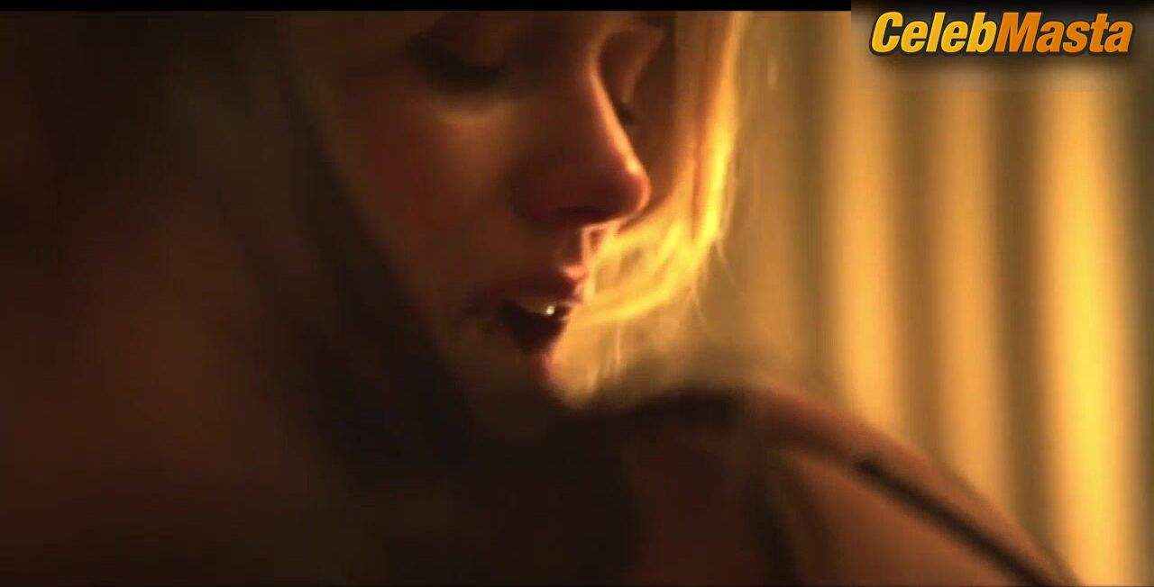Elizabeth Lail Shay Mitchell And ’s Lesbian Sex Scene - Photo 1 of 5 photo 2