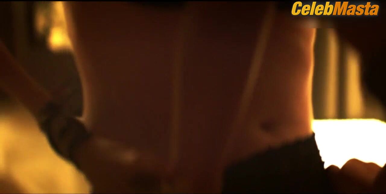 Elizabeth Lail Shay Mitchell And ’s Lesbian Sex Scene - Photo 1 of 5 photo 4