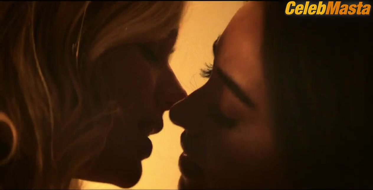 Elizabeth Lail Shay Mitchell And ’s Lesbian Sex Scene - Photo 1 of 5 photo 5