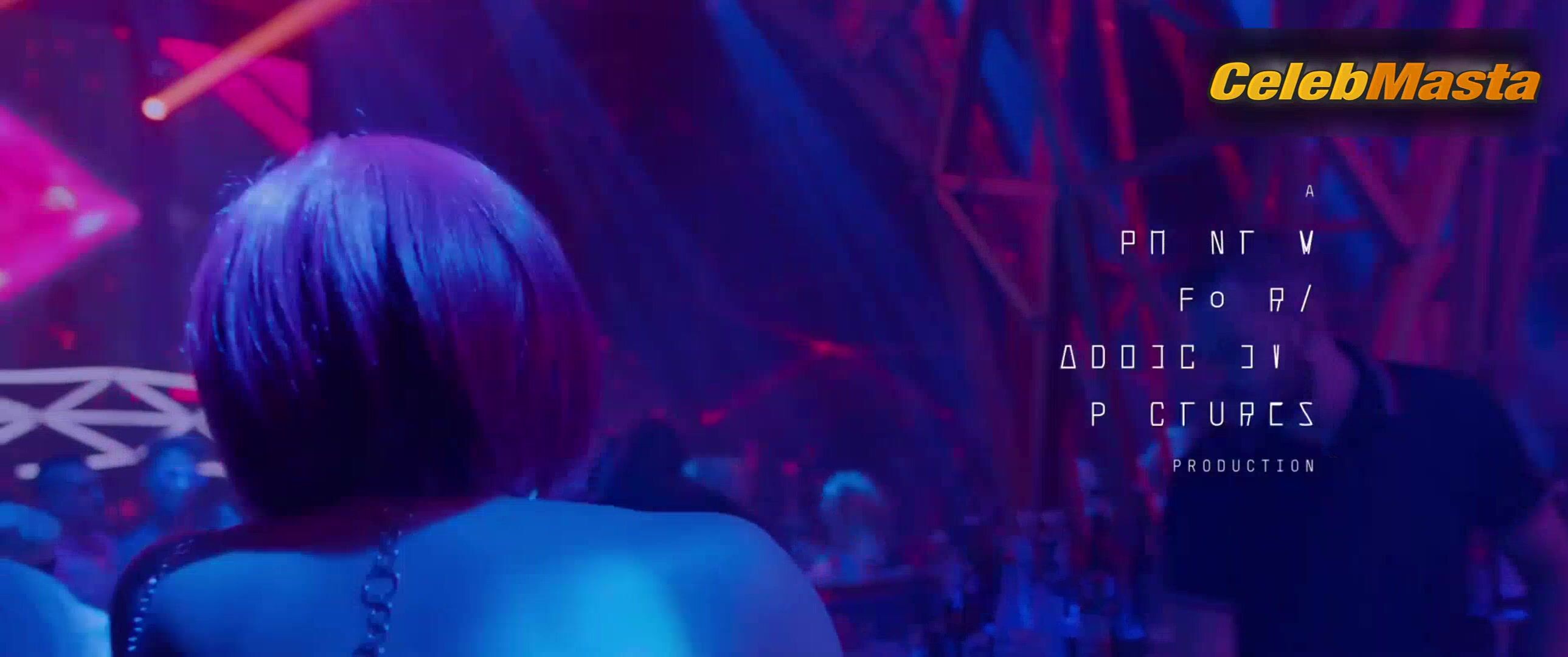 Maika Monroe ’s Tits Scene From Tau - Photo 2 of 5 photo 1