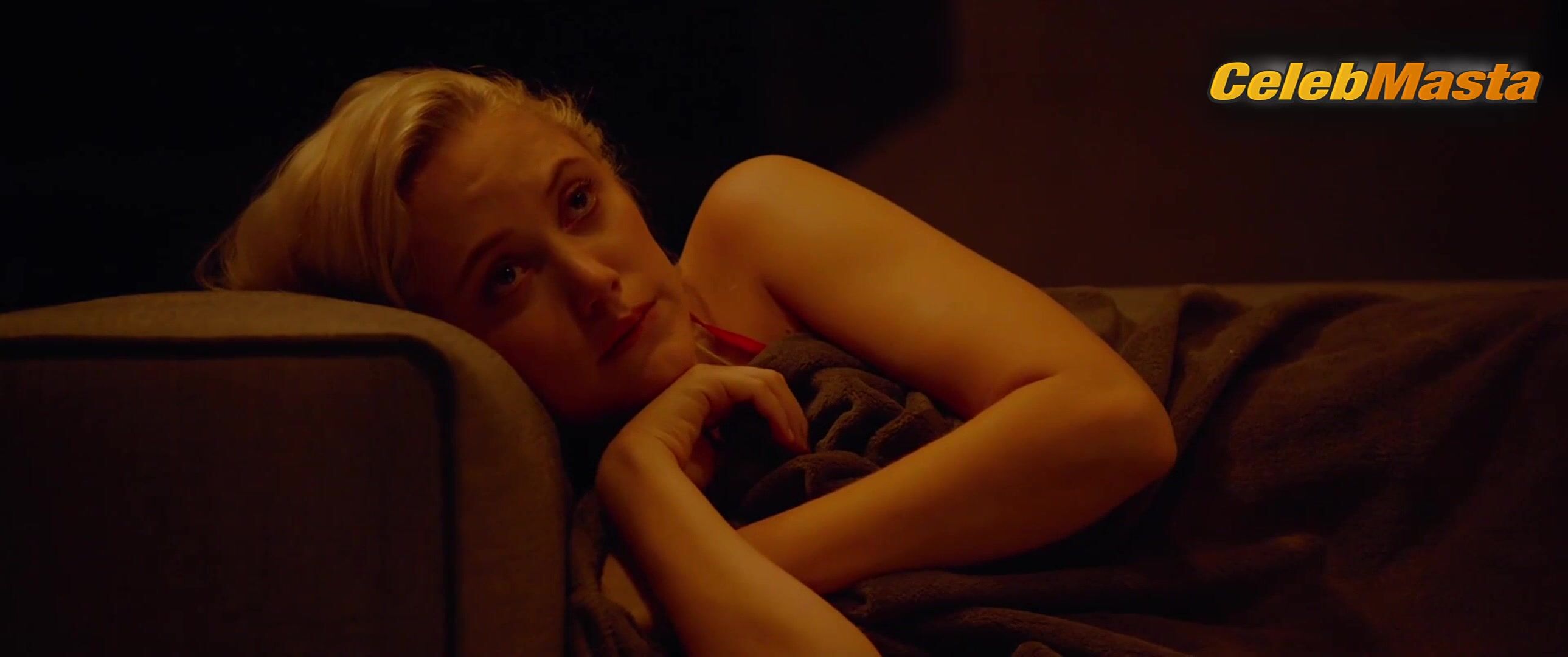Maika Monroe ’s Tits Scene From Tau - Photo 2 of 5 photo 4