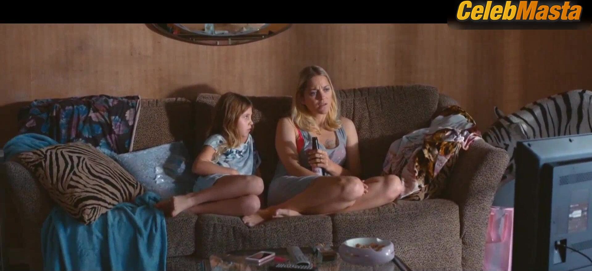 Marion Cotillard Booty, Underwear Scene From Gueule - Photo 3 of 5 photo 2