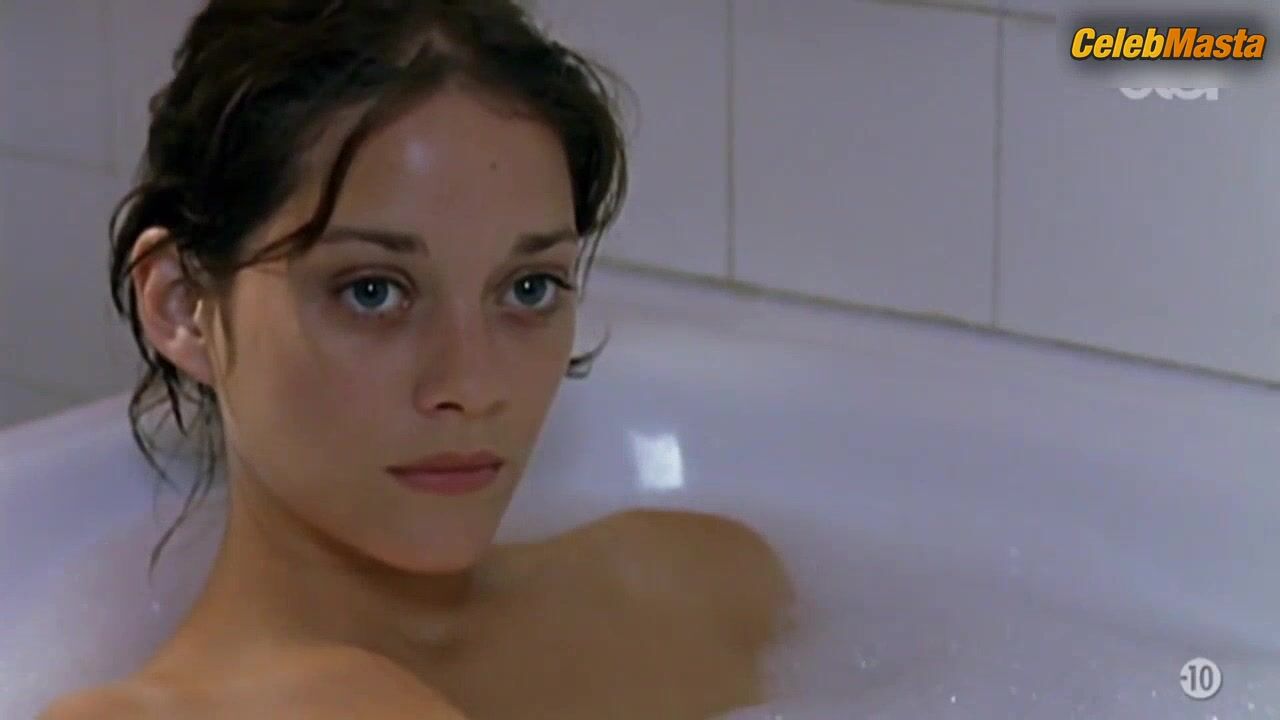 Marion Cotillard Tits Scene From Une Femme Piegee - Photo 2 of 5 photo 1