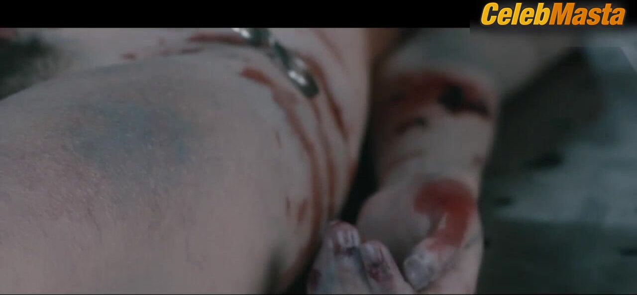 Kelsey Asbille ’s Bush Scene From Wind River - Photo 1 of 5