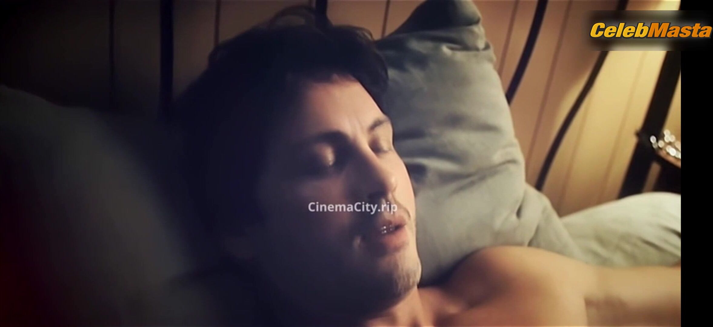 Molly Gordon ’s Boobs Scene In Oh, Hi! - Photo 2 of 5