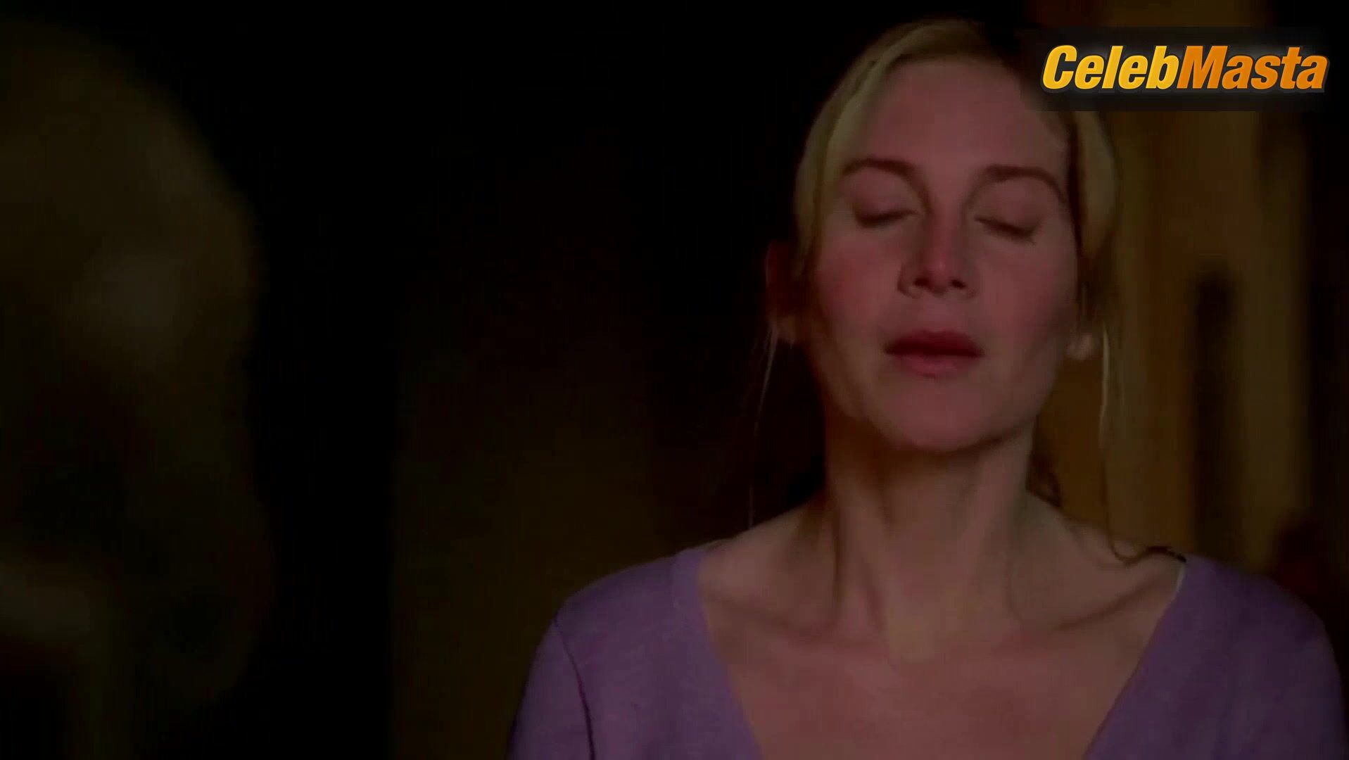Elizabeth Mitchell ’s Boobs Scene In Lost - Photo 2 of 5 photo 1