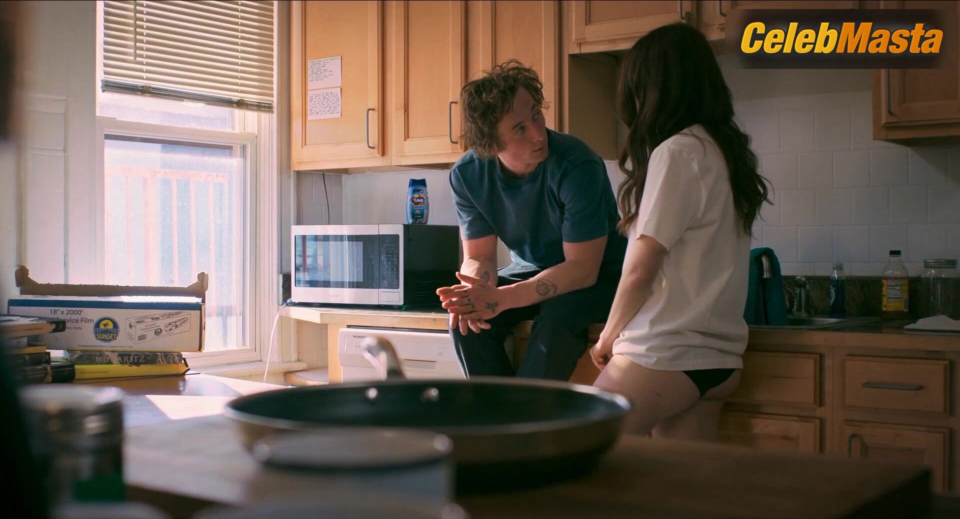 Molly Gordon ’s Underwear Scene From The Bear - Photo 2 of 5 photo 1